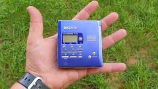 Video thumbnail for Sony MD Walkman MZ-R55 from 1999 made in japan by Hacktuber