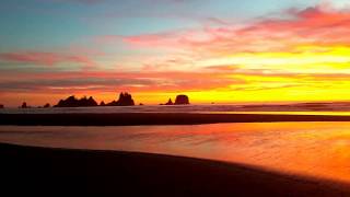 preview picture of video 'Shi Shi Beach Campsite at Sunset - Point of Arches - Olympic National Park'