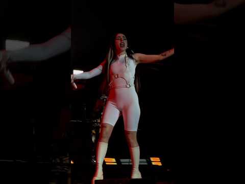 Nicki Nicole canta “Mamichula” en vivo en Buenos Aires