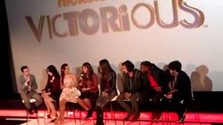 The Victorious Cast singing Broken Glass + Q &amp; A