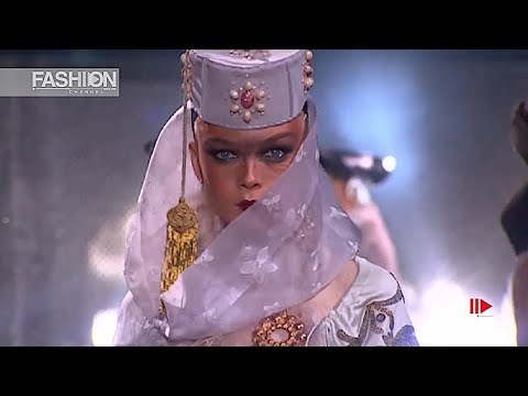 JOHN GALLIANO Fall 2010 Paris - Fashion Channel