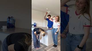 Download lagu When she realized… mp3