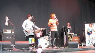 These Kids Wear Crowns - Fifa 99 (Live)