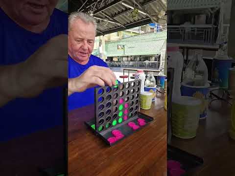 Напиваются на Сои 7, Паттайя, Таиланд