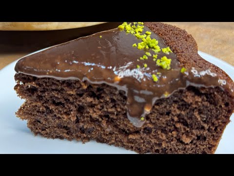 “A Cake You’ll Fall in Love With! Chocolate Cake with Rich Chocolate Sauce”