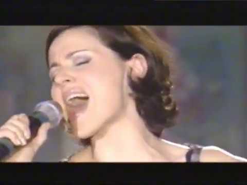 Tina Arena performs "Les Trois Cloches" on French TV
