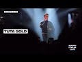 Mahmood singing Tuta gold at RadioItalia live