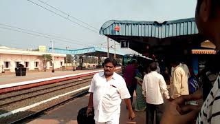 preview picture of video '17644 Kakinada Port-Chengalpattu Circar Express makes an entry'