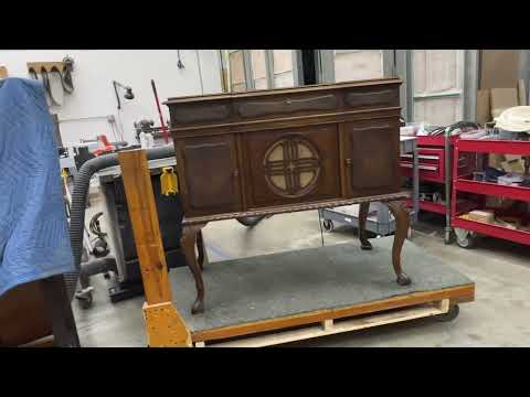 Brunswick Electric Panatrope Model P-3 "Chippendale" (1926).