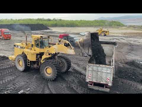 Caterpillar 990 Wheel Loader Loading Coal On Lorries - Ektor Epe