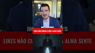 Famoso por fora. Quebrado por dentro.