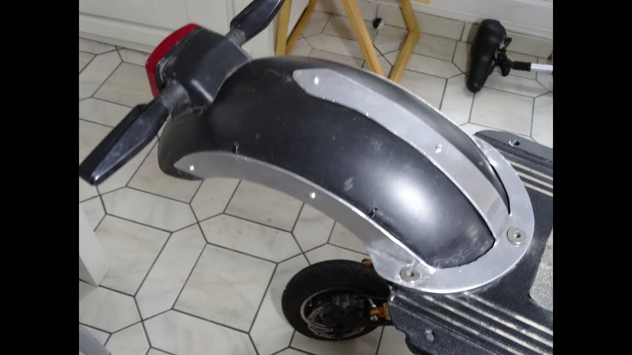 Trottinette Janobike, réparation du garde boue arrière puis renforcement