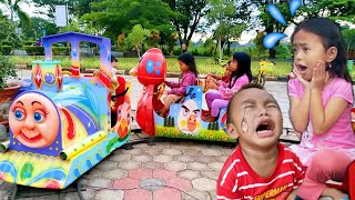 Download lagu Naik Odong-odong Lucu Naik Kereta Api Tut Tut 💞 Vlog Liburan Keluarga Riska 💞 Lagu Balonku Ada Lima mp3