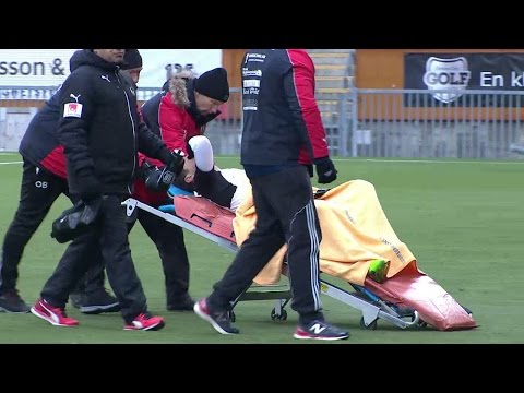 Här får Gerzic bollen mellan benen - tvingas rullas ut på bår - TV4 Sport