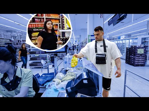 Bodybuilder beim Einkaufen in Brasilien - Emir Omeragic #2