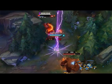 Lee Sin kicks his enemy away