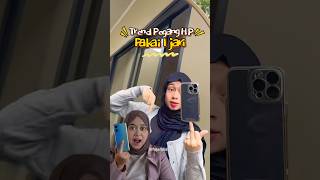 Download lagu Menjadi Tren Memegang Ponsel dengan Satu Jari!! #lucu mp3 Download lagu Menjadi Tren Memegang Ponsel dengan Satu Jari!! #lucu mp3