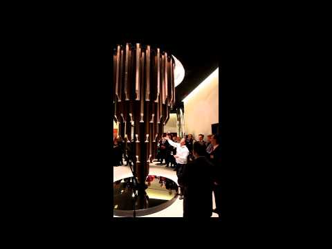 Percussionist Patrick de Smet voert de typewriter song op