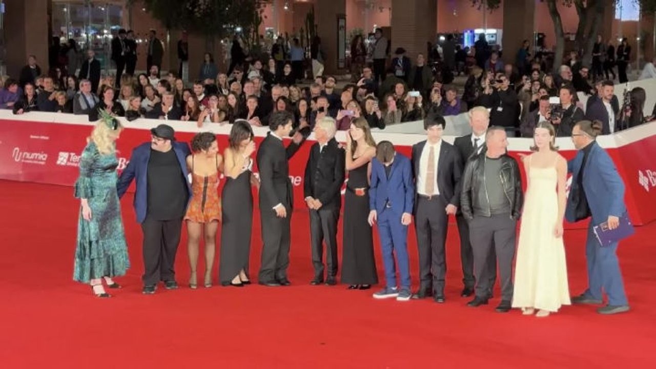 Massimiliano Caiazzo e il cast di 'Me, You' sul red carpet della Festa del Cinema di Roma