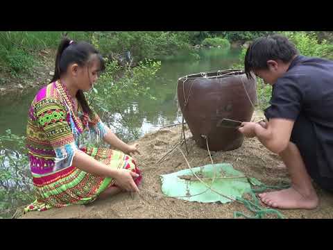 Amazing Fishing: Unique Primitive Fishing Skills Catch Big Fish On The River - Fishing For Survival
