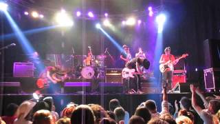 Leiva . Super hermanas y Mirada perdida