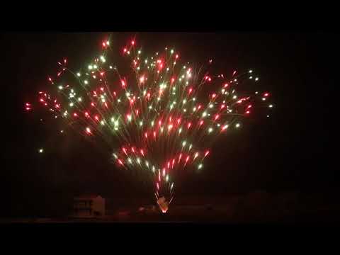 Red and Green Fanned Crossette Effect #EpicFireworks