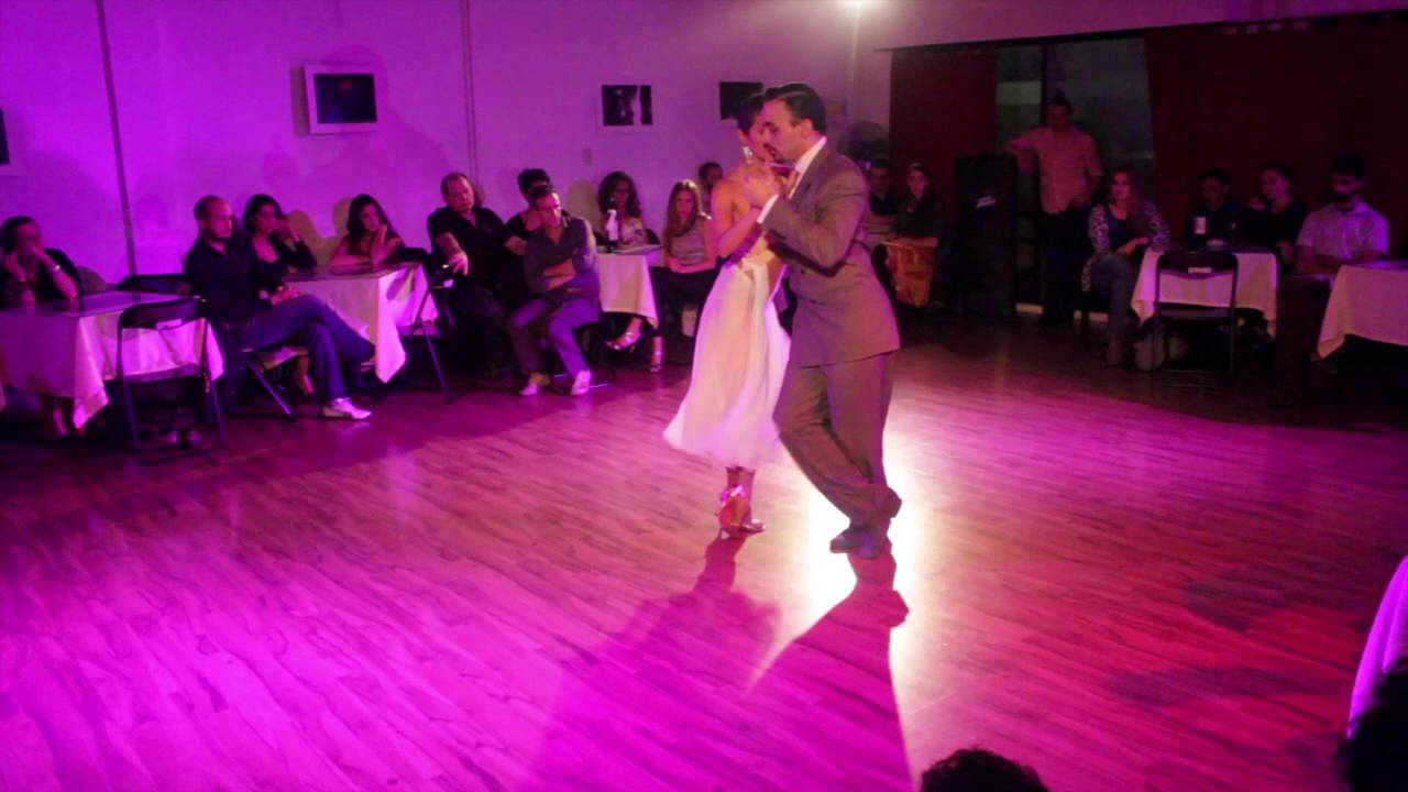 Dos Orillas Práctica de Tango, bailan Gonzalo Angeles y Nathalia Peña Muñoz (1/2)
