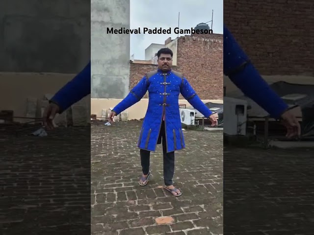 Vídeo relacionado con Helltaker Abrigo medieval grueso acolchado de longitud completa para hombre, chaqueta Gambeson Aketon para fiesta de cosplay