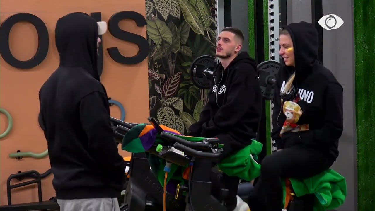 “O Gaziii, po si s’ke turp që i përgjigjesh kështu një femre”/ Rike e ngacmon, Gazi: Më preke!