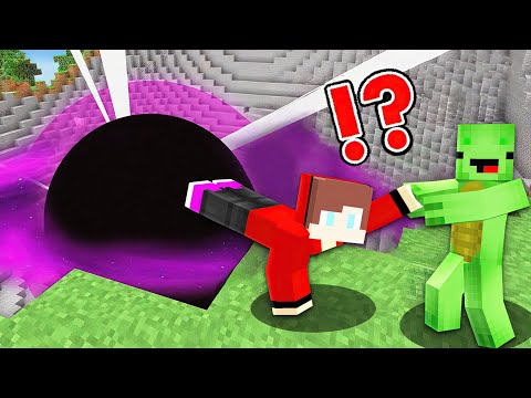 Black Hole vs. Security House Battle - Minecraft challenge Cash and Nico Maizen