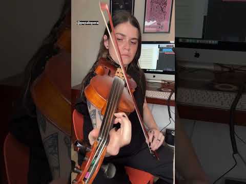 Rosalía lanza una partitura (y más pistas) y TikTok se lanza a tocarla