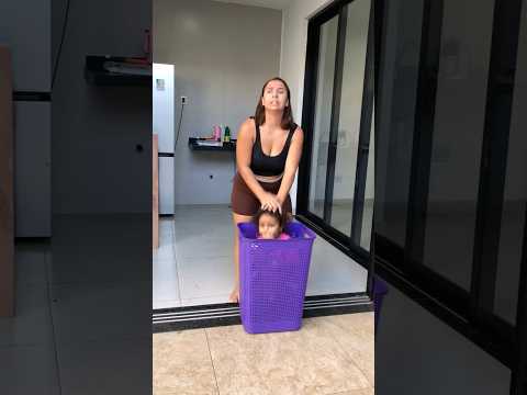 QUANDO A MÃE DESENHA UM CARRAPATO CABELUDO NA BARRIGA 😂 #shorts