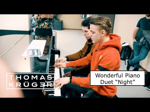 Wonderful Piano Duet [Ludovico Einaudi – "Night"] at Amsterdam Train Station – Thomas Krüger
