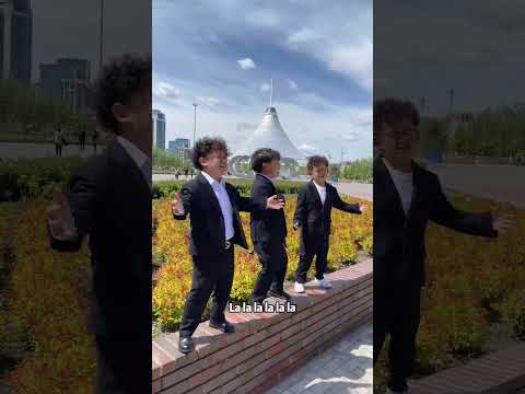 I would like to dedicate this song to our friends who have always supported us!