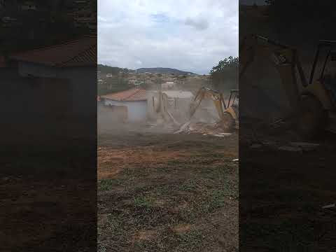 derrubando o barraco do coelho futura  U B S  de Desterro de entre rios MG