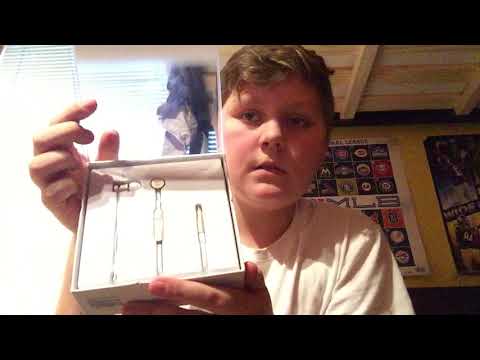 My first video! unboxing my new beats