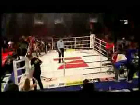 Susi Kentikian WTKO3 vs Sarah Goodson - the ref fails