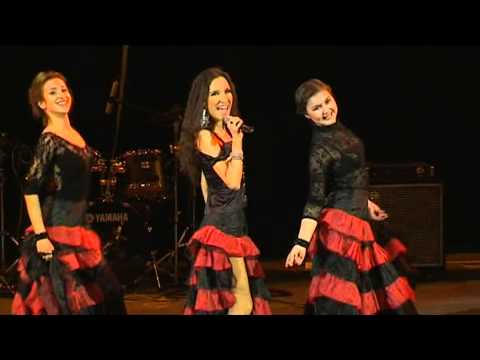 Yulia Metvi - Mujer latina