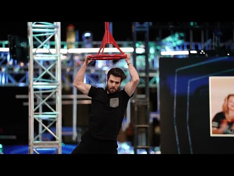Tyler Gillett at the Vegas Finals: Stage 1 - American Ninja Warrior 2021 (FF)