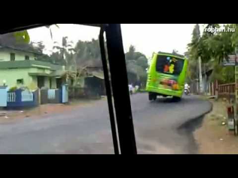 Örült Indiai buszsofőr