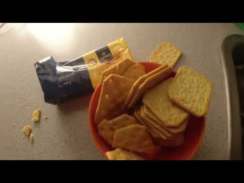 MongoTV_12609 - SPISER SKÅL SALT KIKS SENT MANDAG AFTEN EFTER PENSION KOMMET