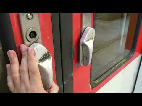 OUVERTURE DE PORTE EN GARE [ CERGY LE HAUT, Z6400 ]