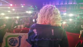 La insuperable cantando Me Subo Arriba en madrid