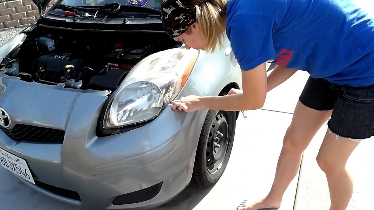 Toyota Yaris Headlight Bulb Replacement