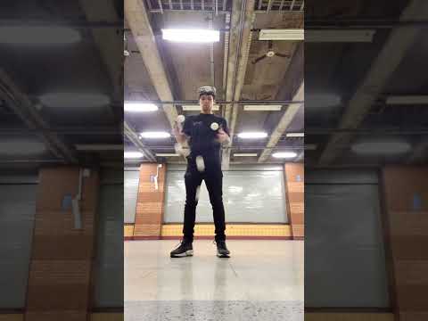 World record 6 balls bouncing acitve Oscar Carrillo