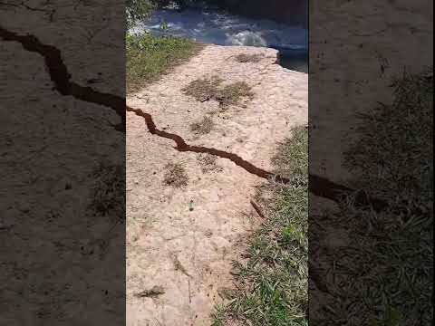Barragem de represa em fazenda rompe e ameaça levar o asfalto na MT 140 Vera, Santa Carmem