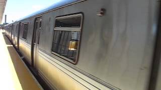 preview picture of video 'Rockaway Park Shuttle train at Beach 90th Street-Holland'
