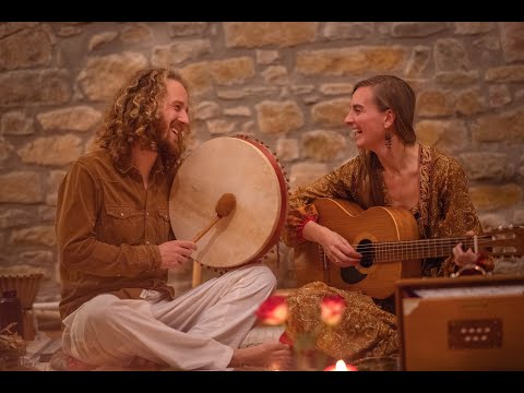 The Magic of Singing Together - Singing Circles with Jeska & Romain