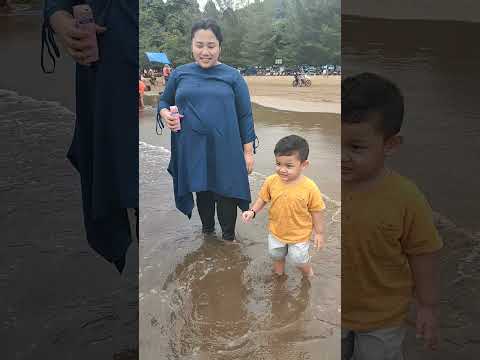 Detak Main di Pantai