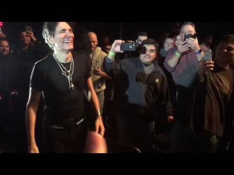 Steve Vai Hands guitar to Andy Timmons -- NEW ANGLE